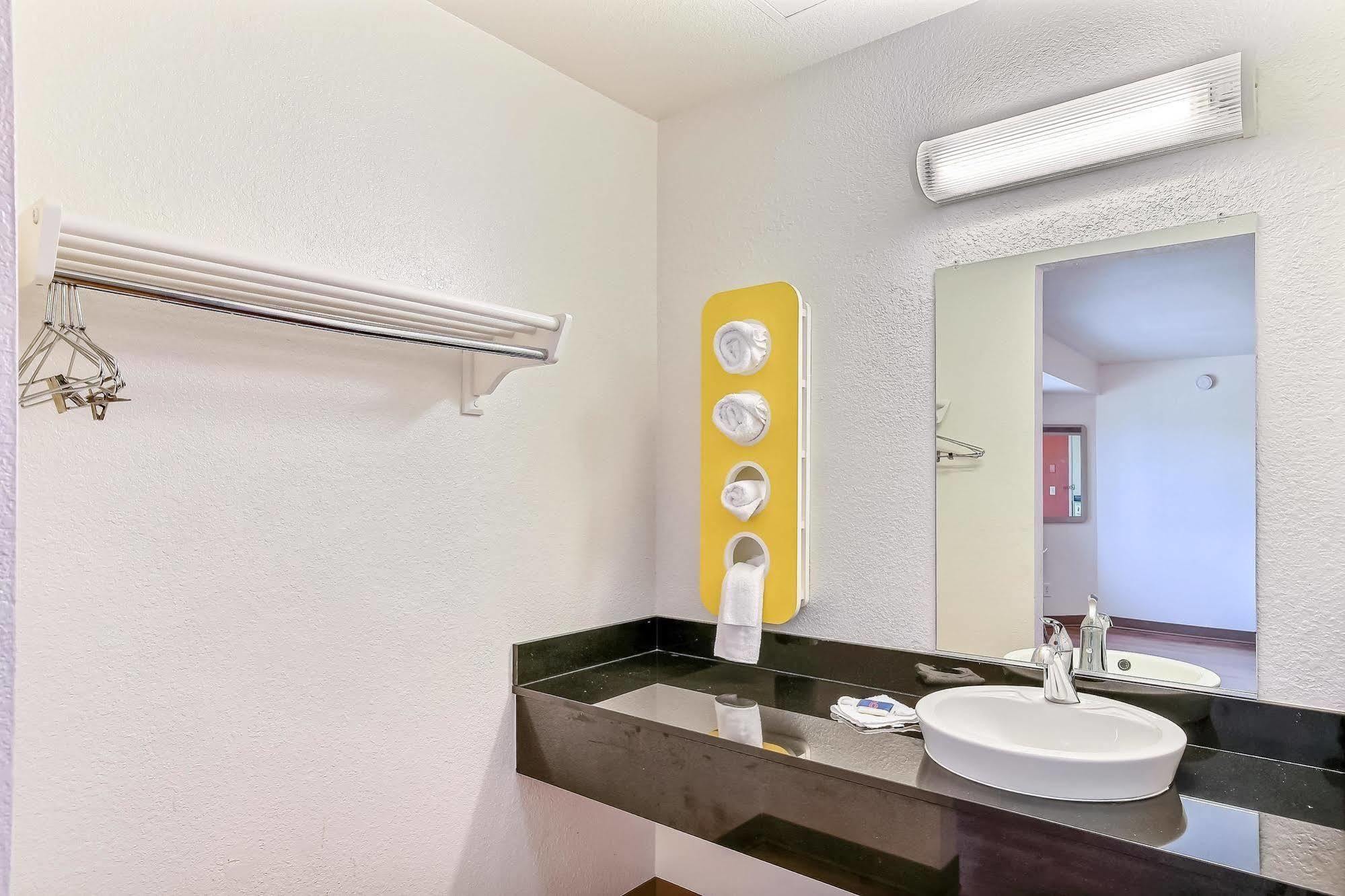 Motel 6-Pinole, Ca Dış mekan fotoğraf